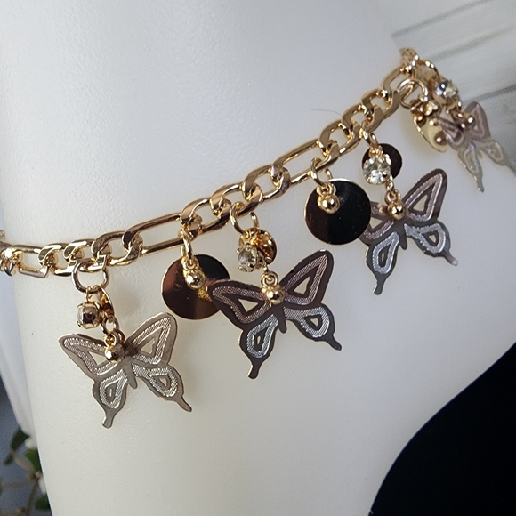 Gold Figaro Chain Anklet Bracelet with Tricolor Gold Butterfly Charms - Picture 4 of 8